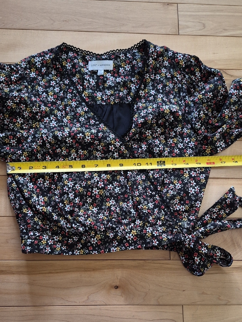 Lost + Wander Women's Size Small Black Floral Wrap Crop Top - Picture 7 of 7